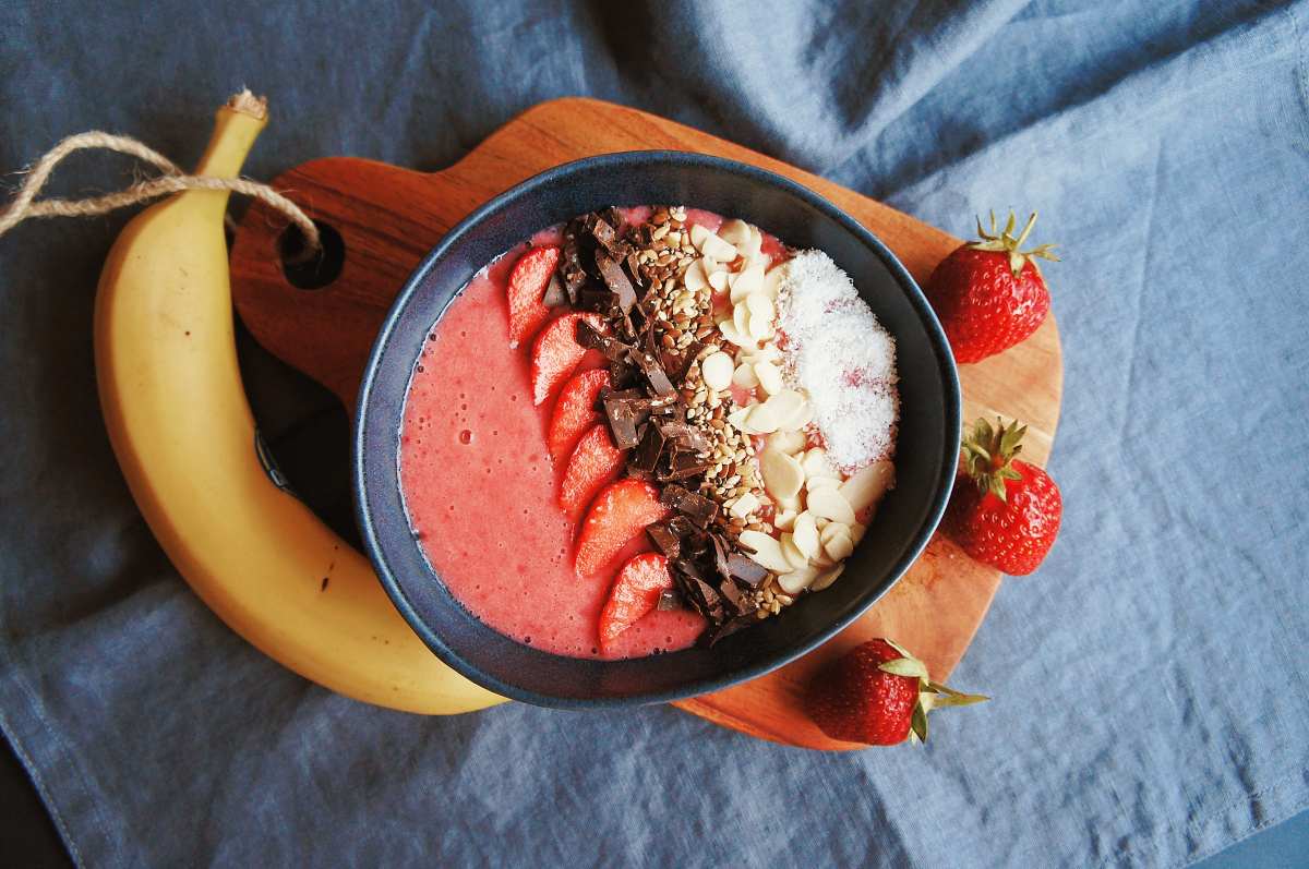 Smoothie bowl s jahodami